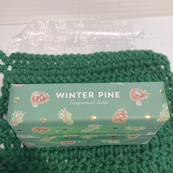 CASTELBEL Limited Edition Winter Pine Fragrance Bath Bar and Washcloth Gift Set - Picture 9 of 16